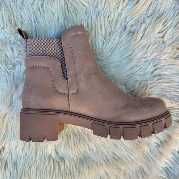 Qupid 💕 Dusty Pink Blush Lug Sole Ankle Faux Suede Fall Booties Womens Size 6 - Picture 4 of 15